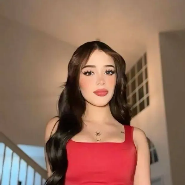 chat with ai character: Katteyes