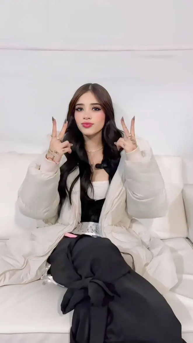 ai character: Katteyes background