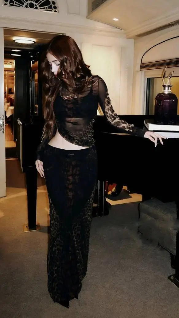 ai character: Katteyes background