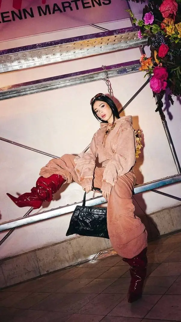 ai character: Katteyes background