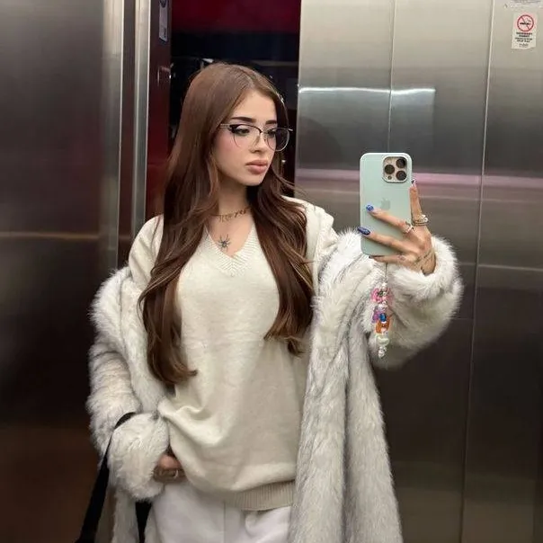 chat with ai character: Katteyes