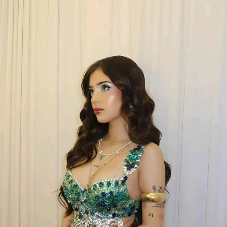 chat with ai character: Katteyes