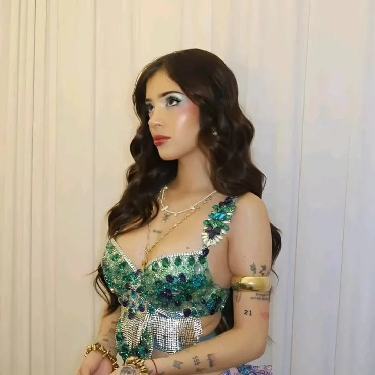 chat with ai character: Katteyes