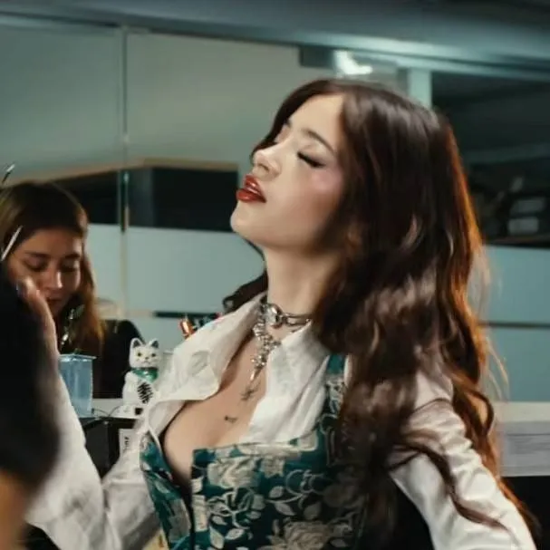 chat with ai character: Katteyes