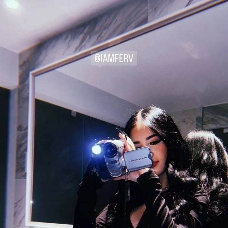 chat with ai character: Katteyes