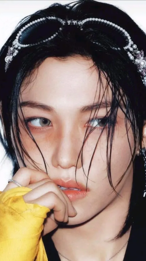 ai character: Felix (skz) background