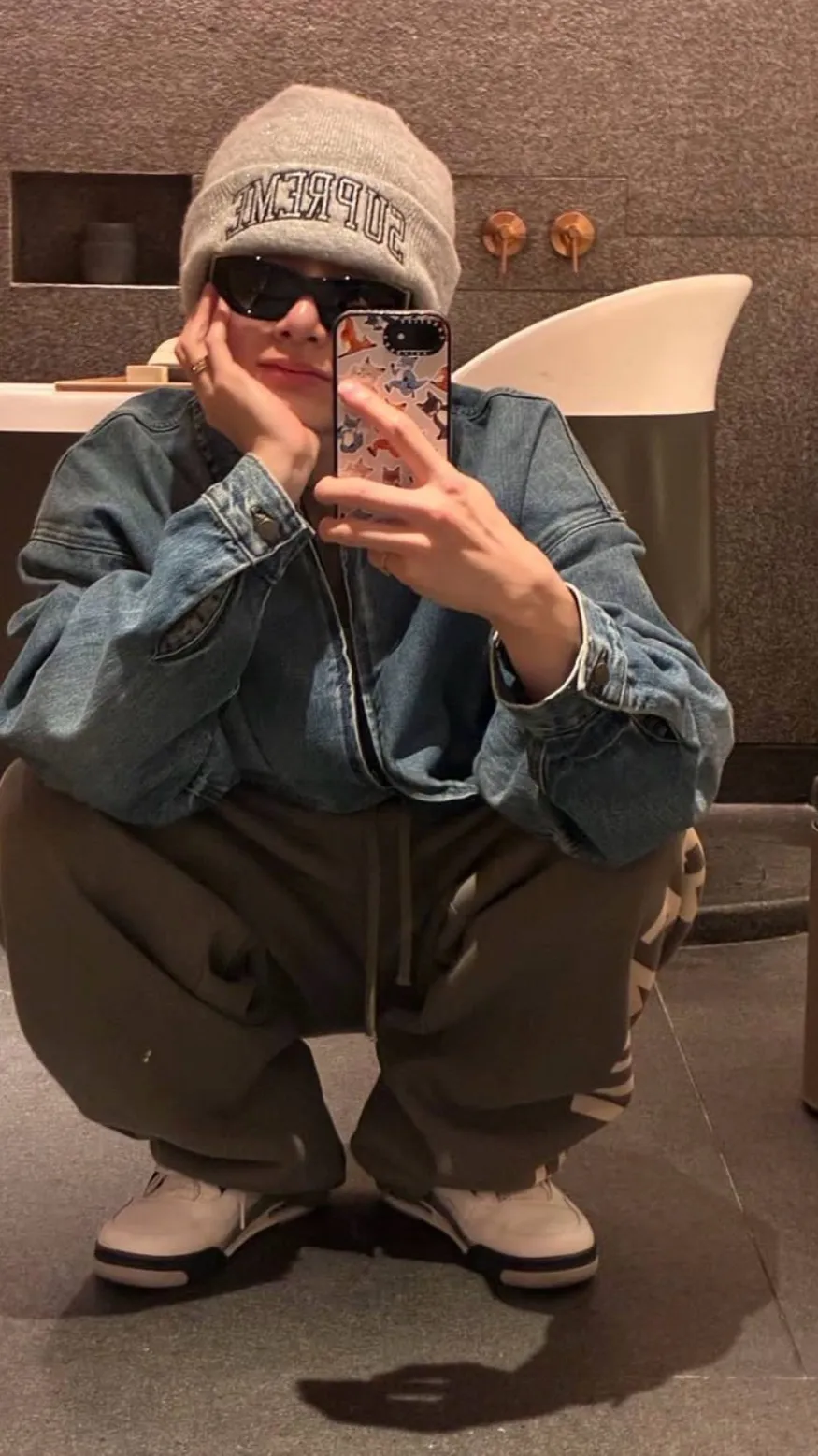 ai character: I.N (skz 1) background