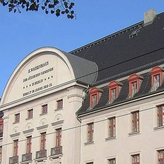 chat with ai character: Orfanato 