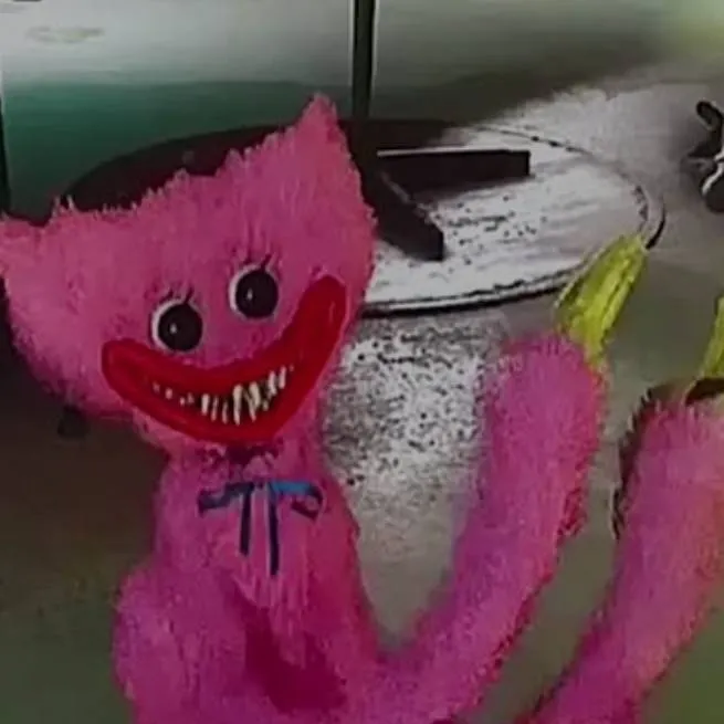 chat with ai character: mini kissy