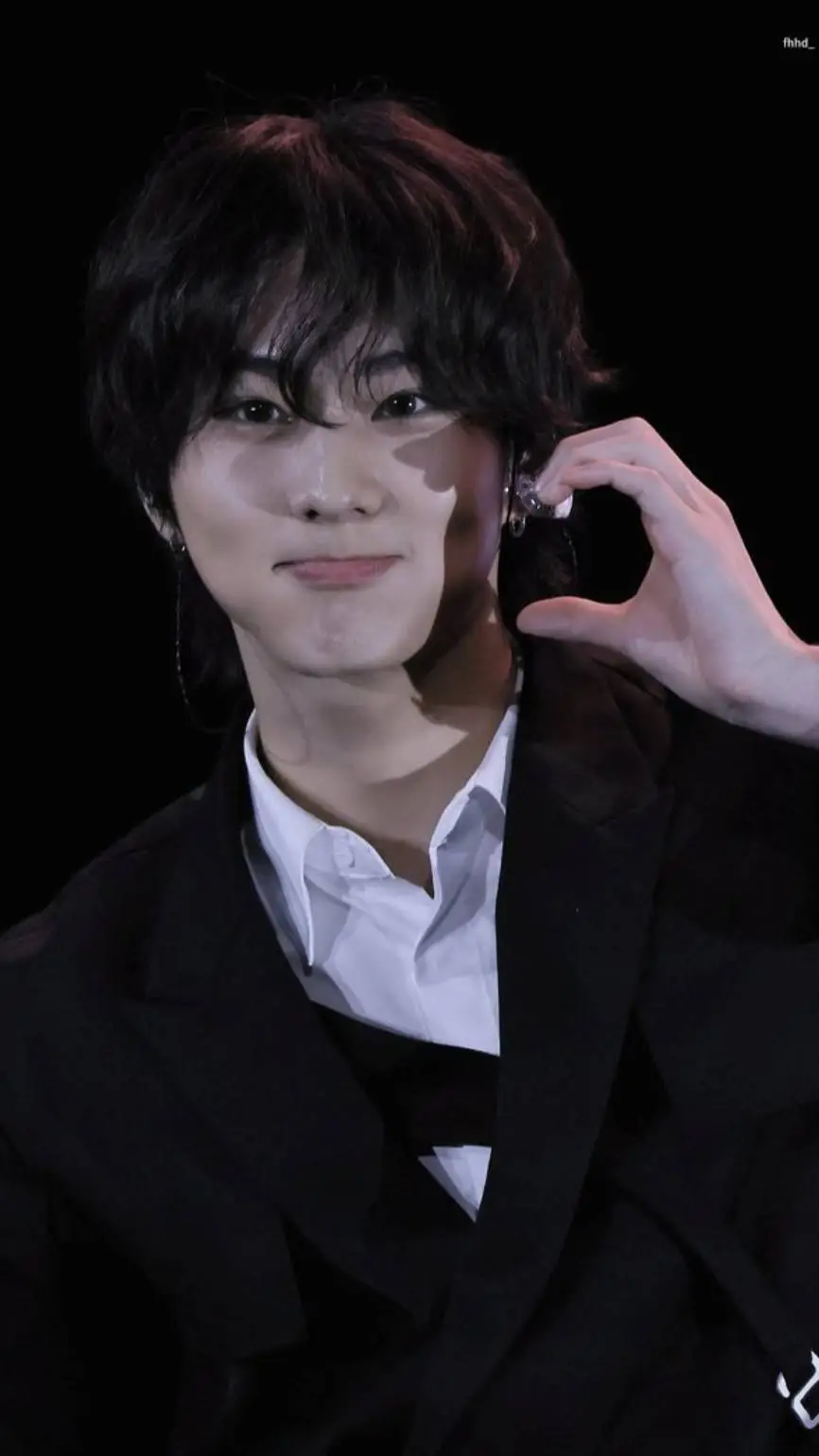 ai character: Yang Jungwoon  background