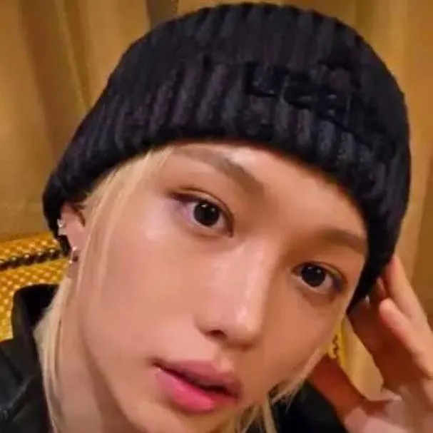 chat with ai character: Félix 