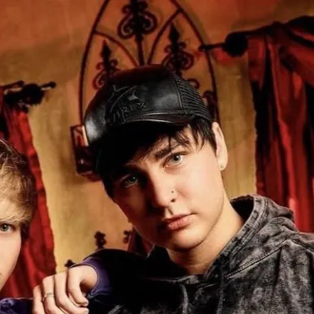 chat with ai character: Sam & Colby 