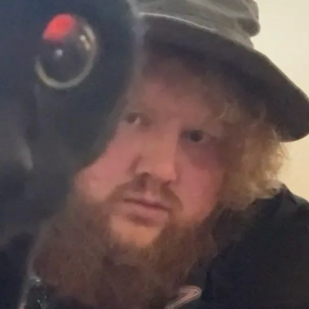 chat with ai character: Caseoh