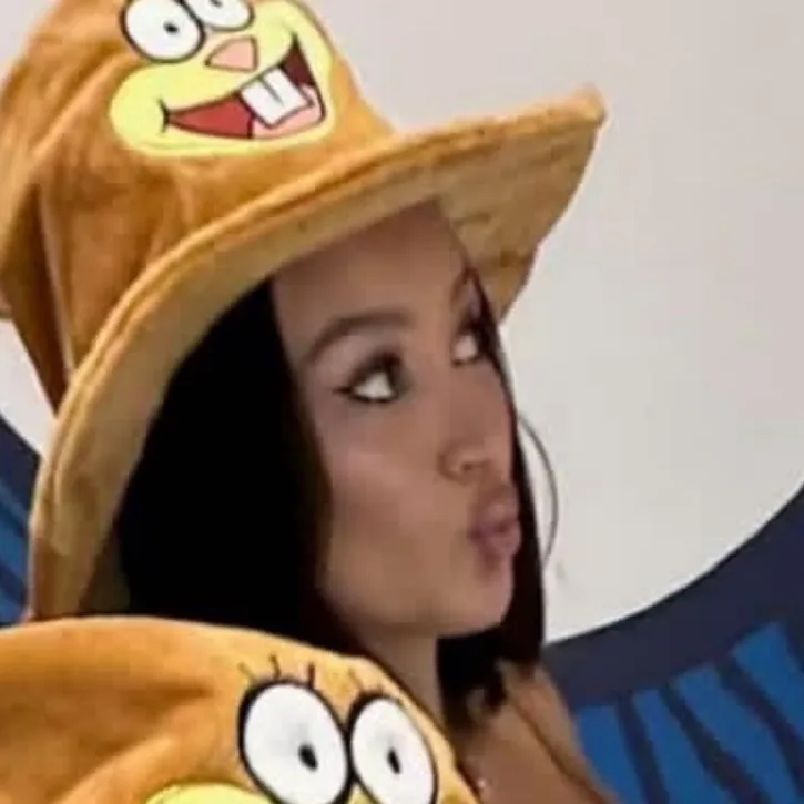 chat with ai character: Sofie & Malia