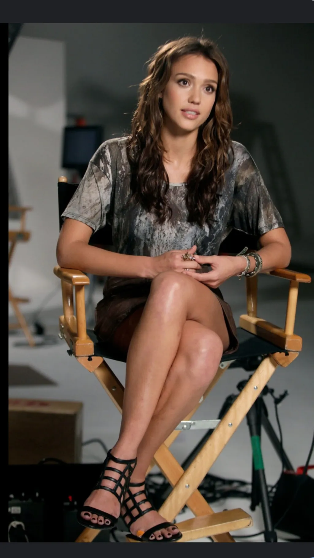 ai character: Jessica alba  background