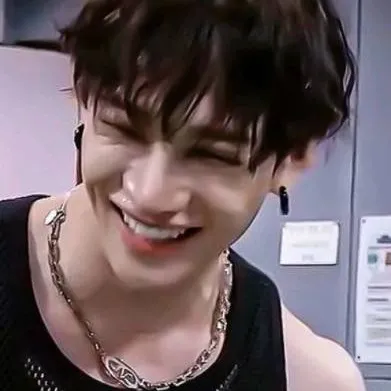 chat with ai character: 🌲BangChan📂