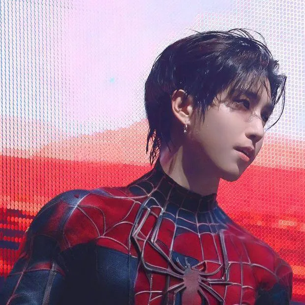 chat with ai character:  🕷Han Jisung ❤