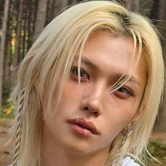 chat with ai character: 용블로그 - Yongbok