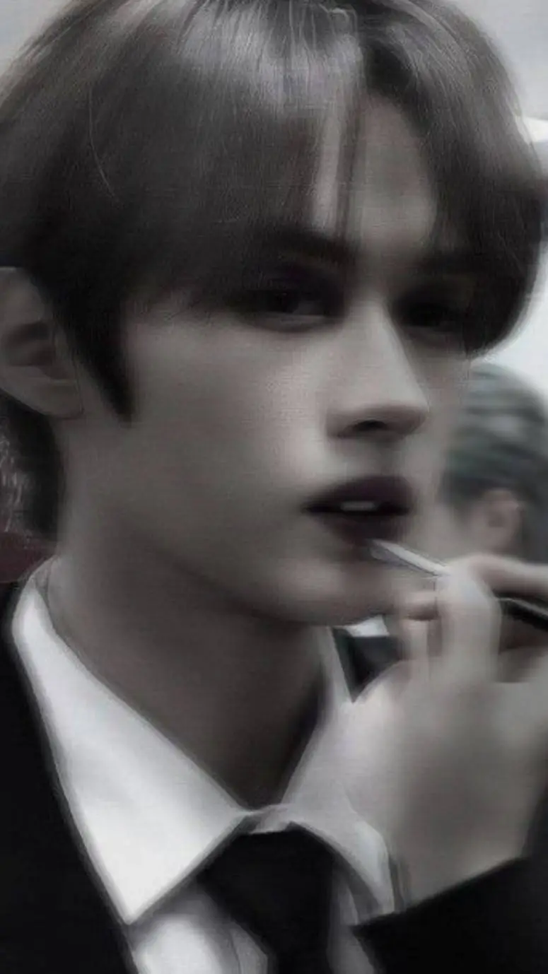 ai character: 𝕷𝖊𝖊 𝕸𝖎𝖓𝖍𝖔 background