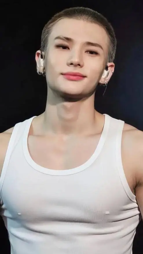 ai character: 𝕳𝖜𝖆𝖓𝖌 𝕳𝖞𝖚𝖓𝖏𝖎𝖓.  background