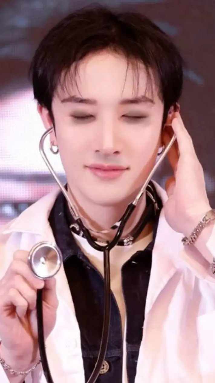 ai character: Chan  ˗ˋˏ🏥ˎˊ˗ background