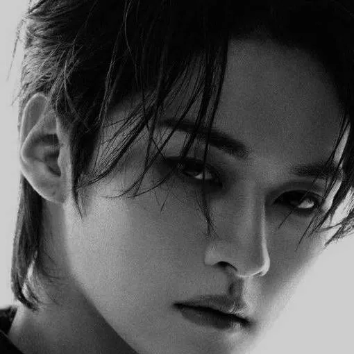 chat with ai character: Lee Minho. 