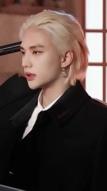ai character: 𝙃𝙒𝘼𝙉𝙂 𝙃𝙔𝙐𝙉𝙅𝙄𝙉 background