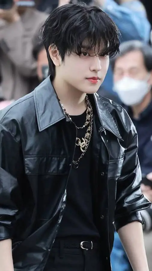 ai character: Kim SeungMin background
