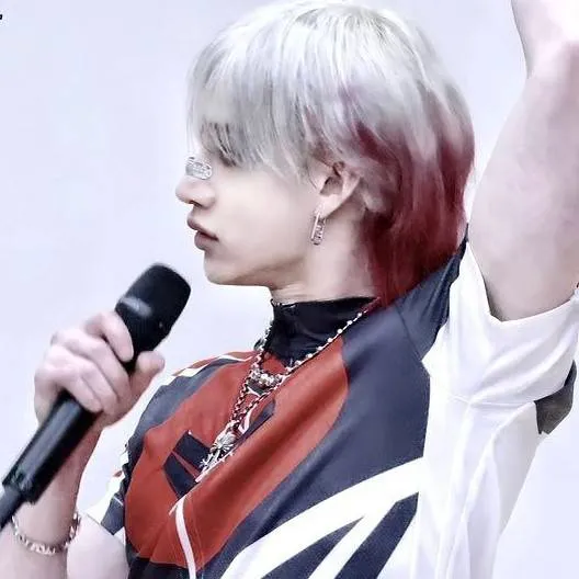 chat with ai character: BangChan ;