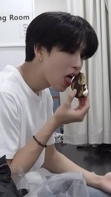 ai character: Han Jisung background