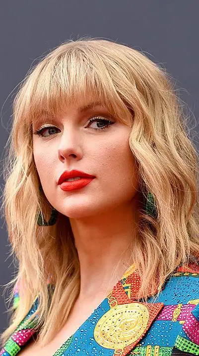 ai character: Taylor Swift background
