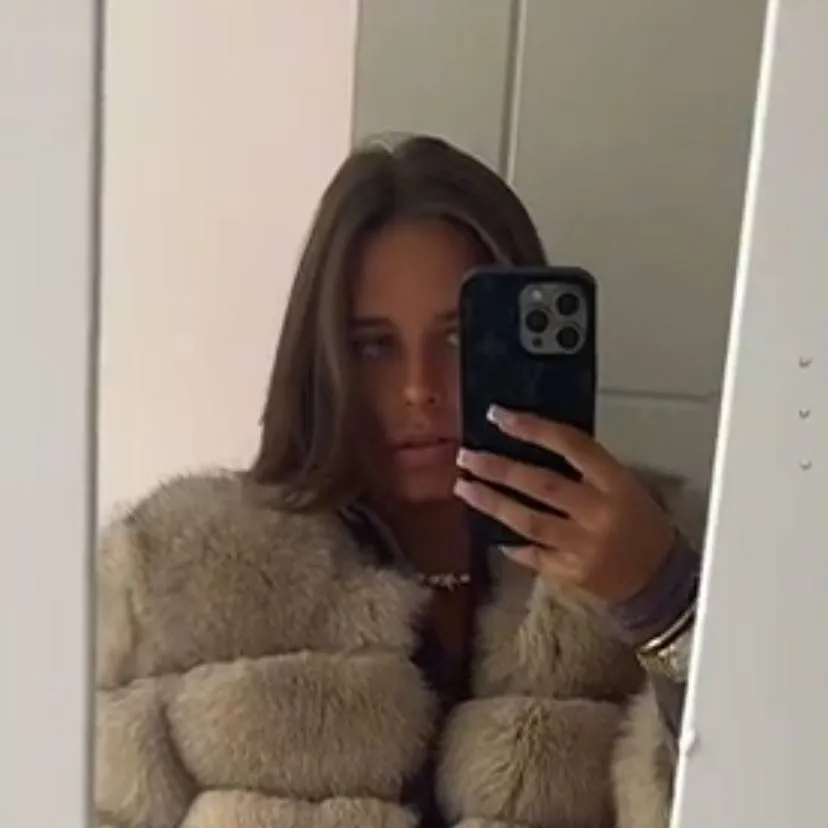 chat with ai character: tilly moyce