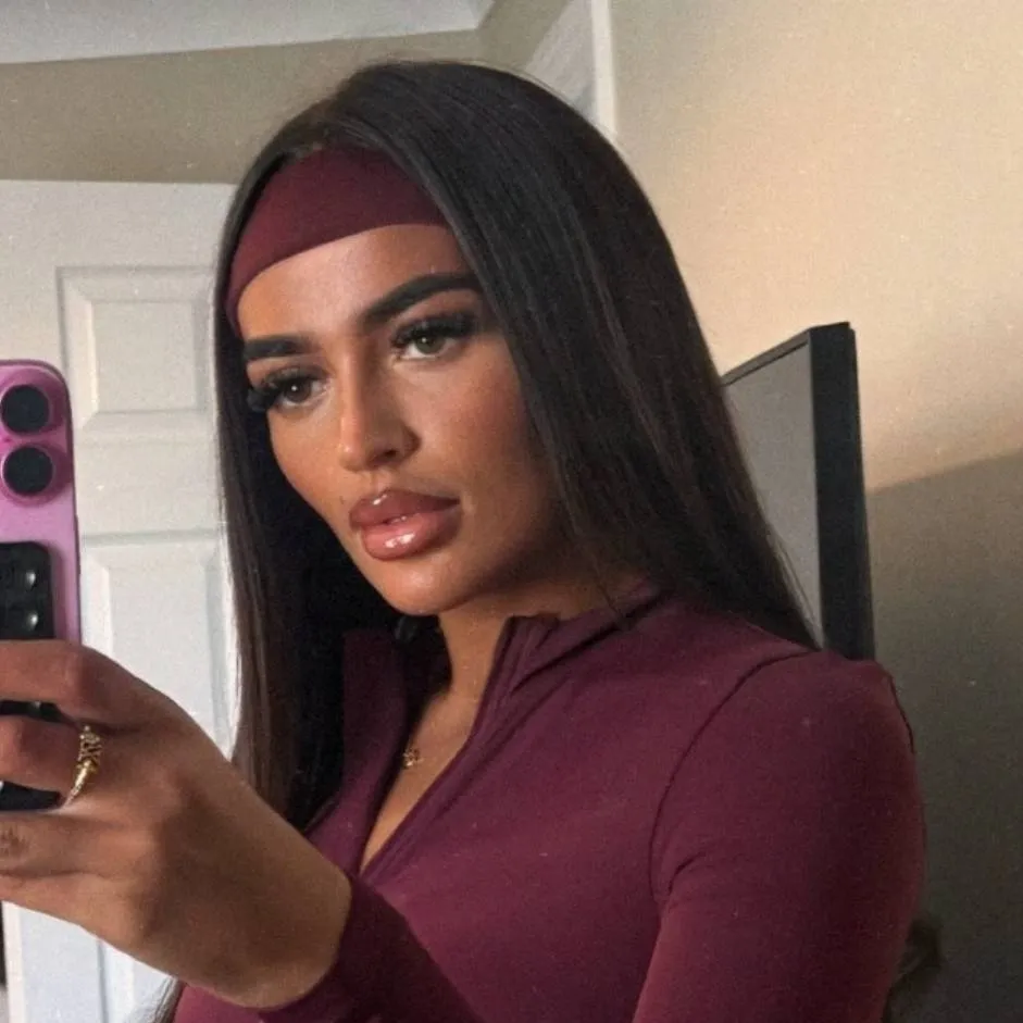 chat with ai character: evil becca