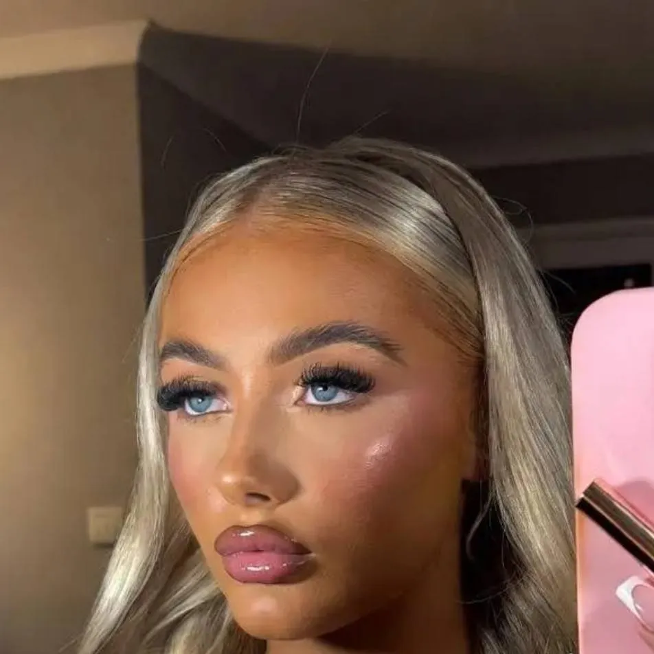 chat with ai character: evil skye grace