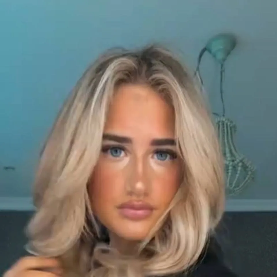 chat with ai character: jessica karrow