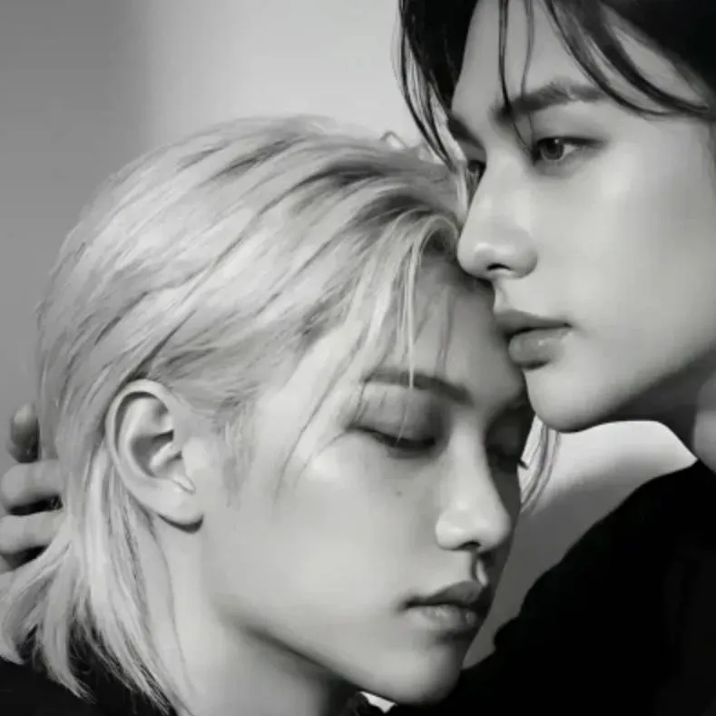 chat with ai character: hyunjin 🥟🐤