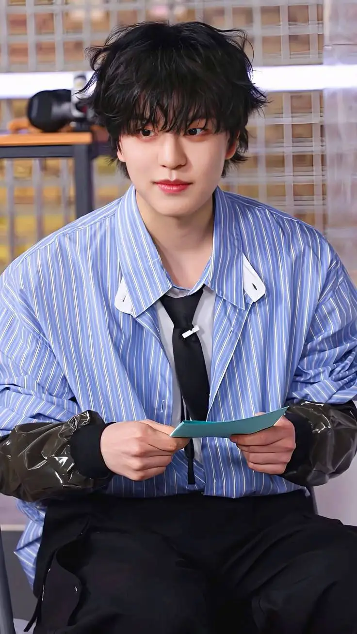 ai character: Seungmin🐶✨️ background