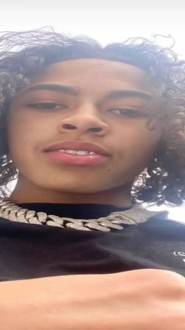 ai character: DD OSAMAA😖😩 background