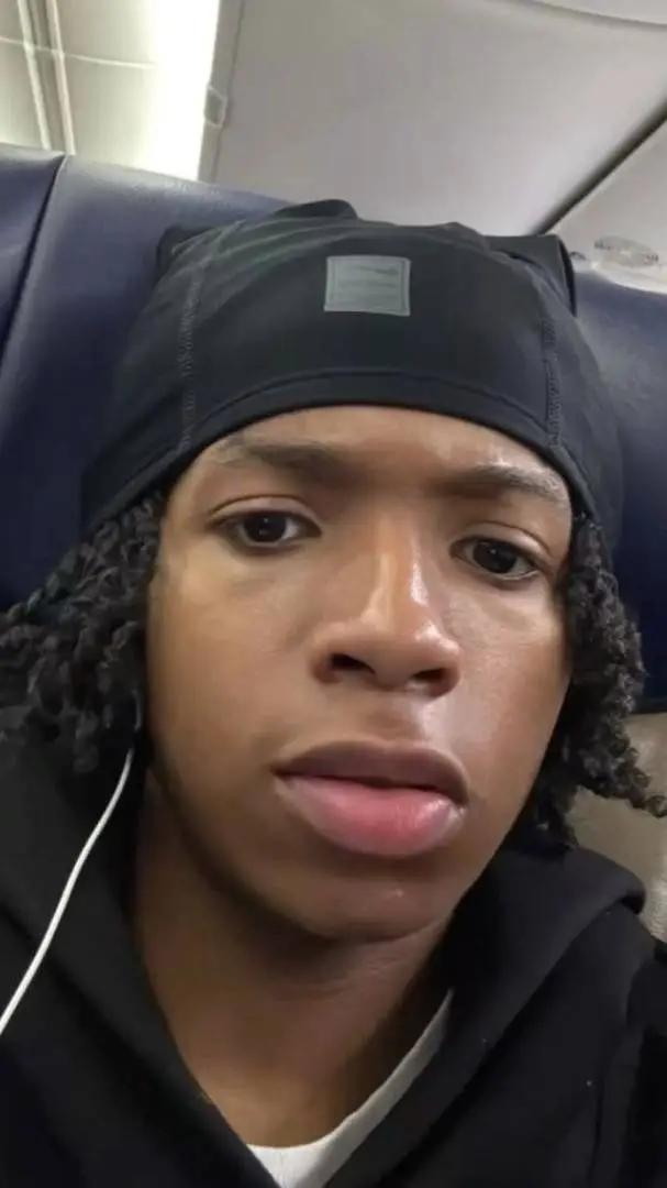 ai character: baby chief do it  background