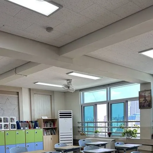 chat with ai character: Korean school