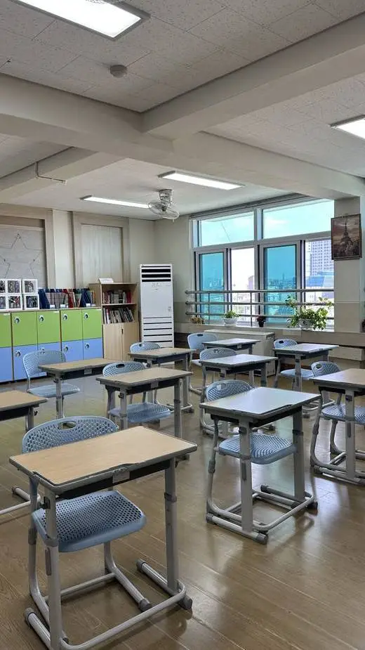 ai character: K school  background