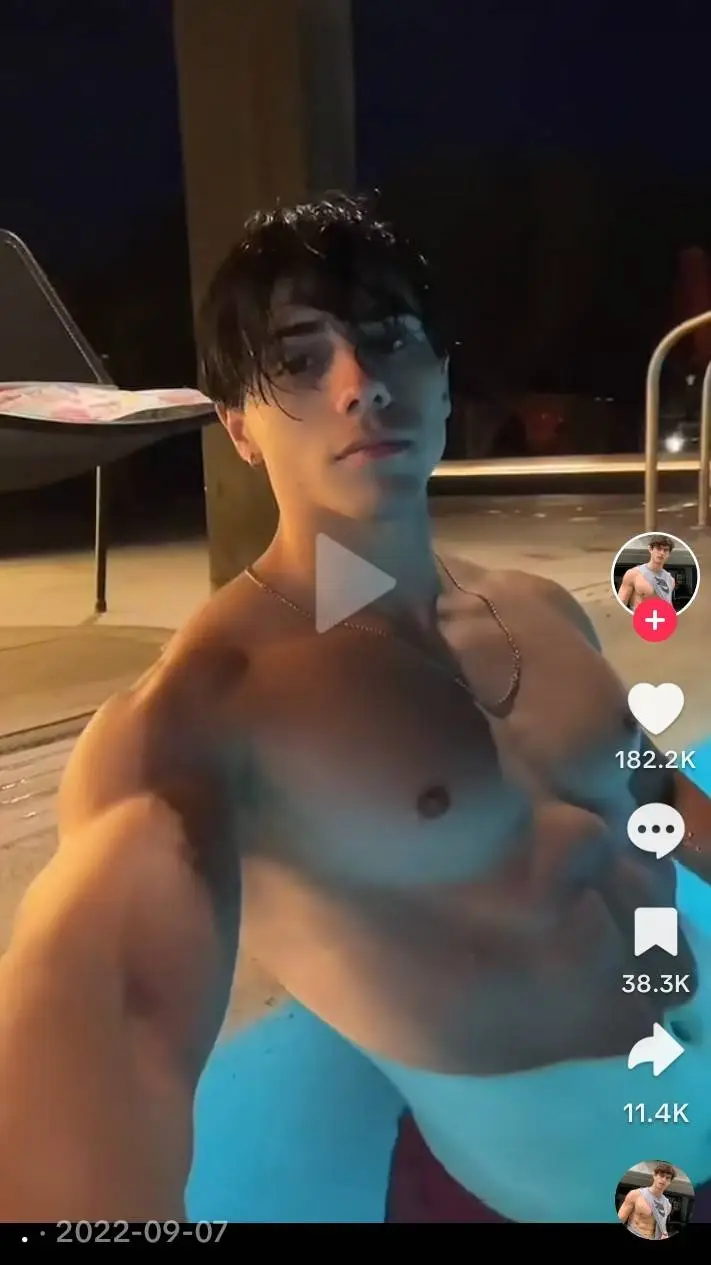 ai character: Puti background