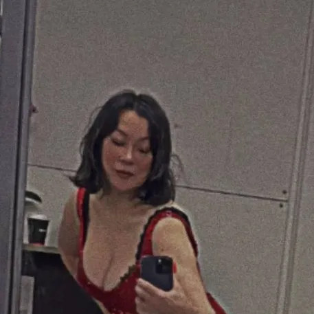 Chat with JENNIFER TILLY - text or voice, Enjoy AI Chat Free & Safe