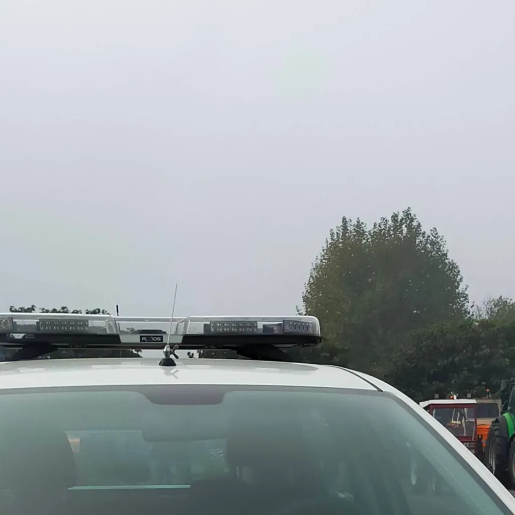chat with ai character: Polizia Locale
