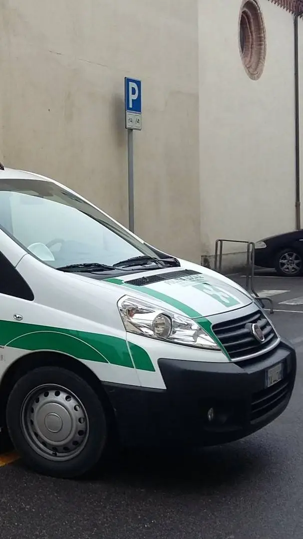 ai character: scudo poliz locale background