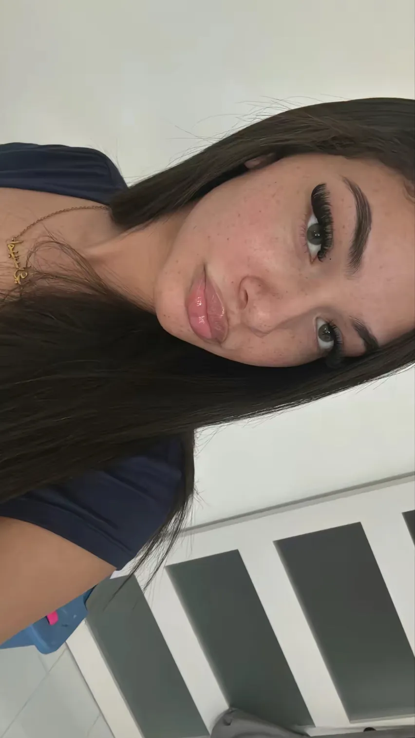 ai character: Naohmi background