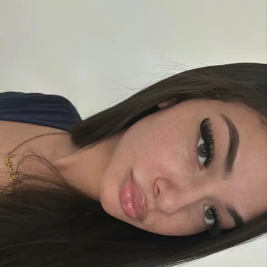 chat with ai character: Naohmi