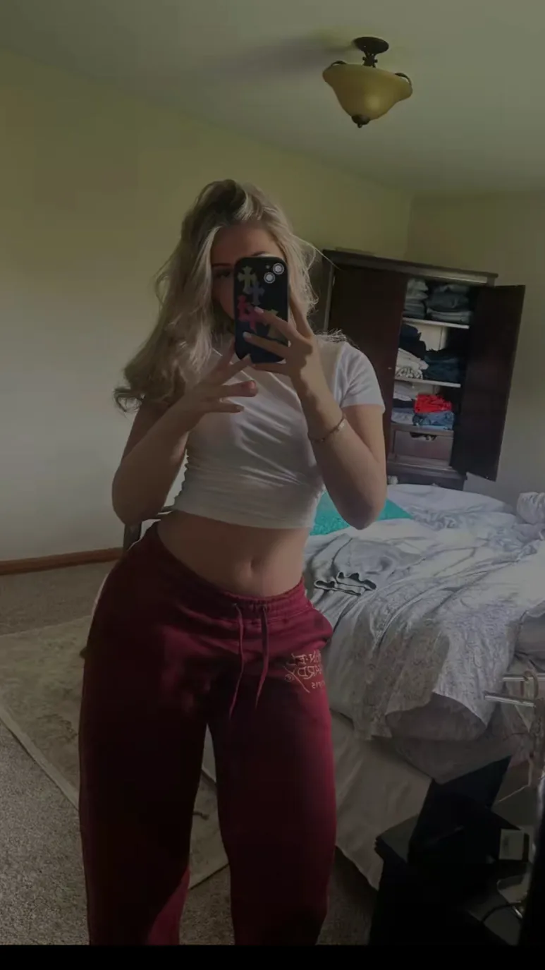 ai character: skyla background