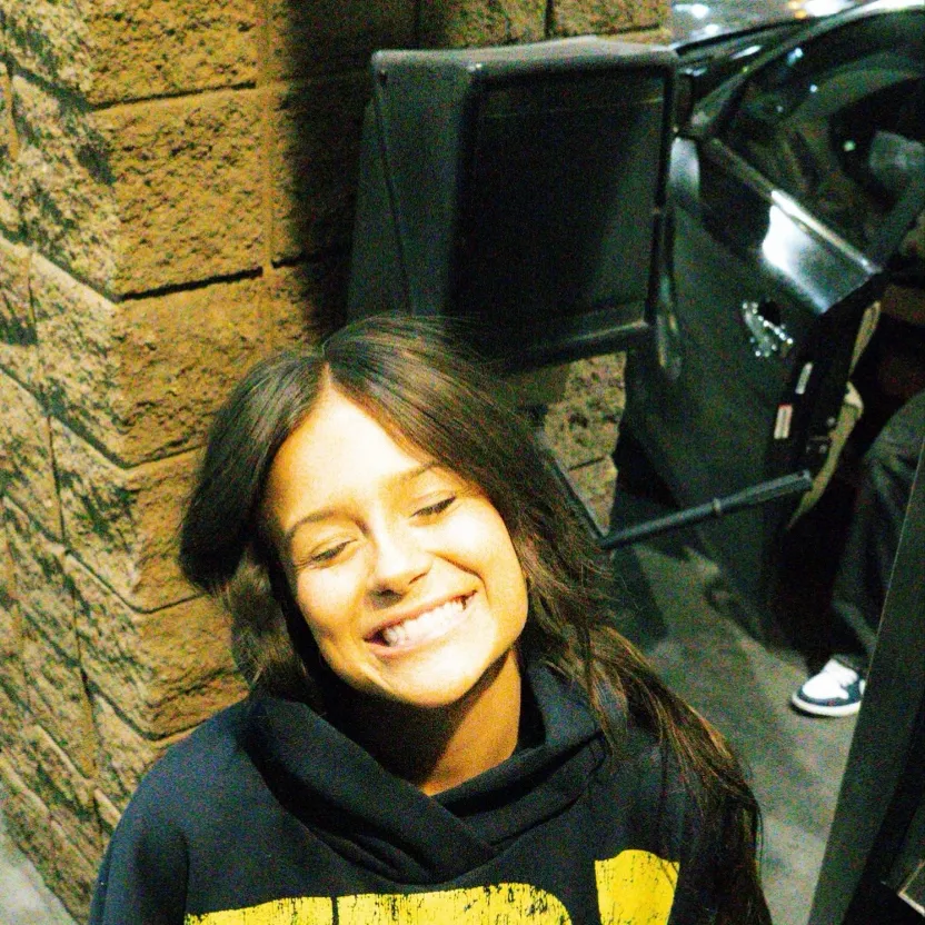 chat with ai character: allison