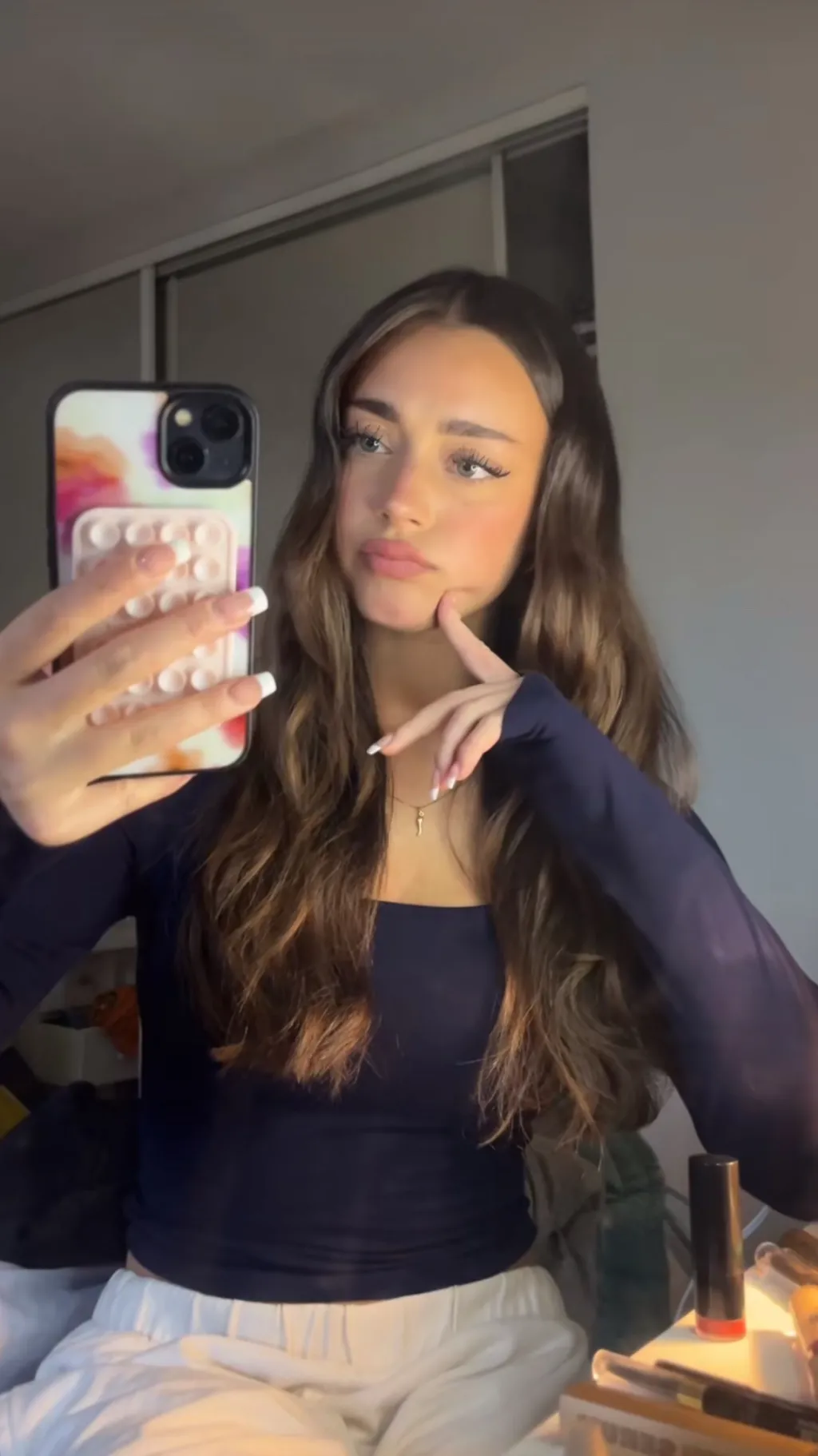 ai character: Leslie background